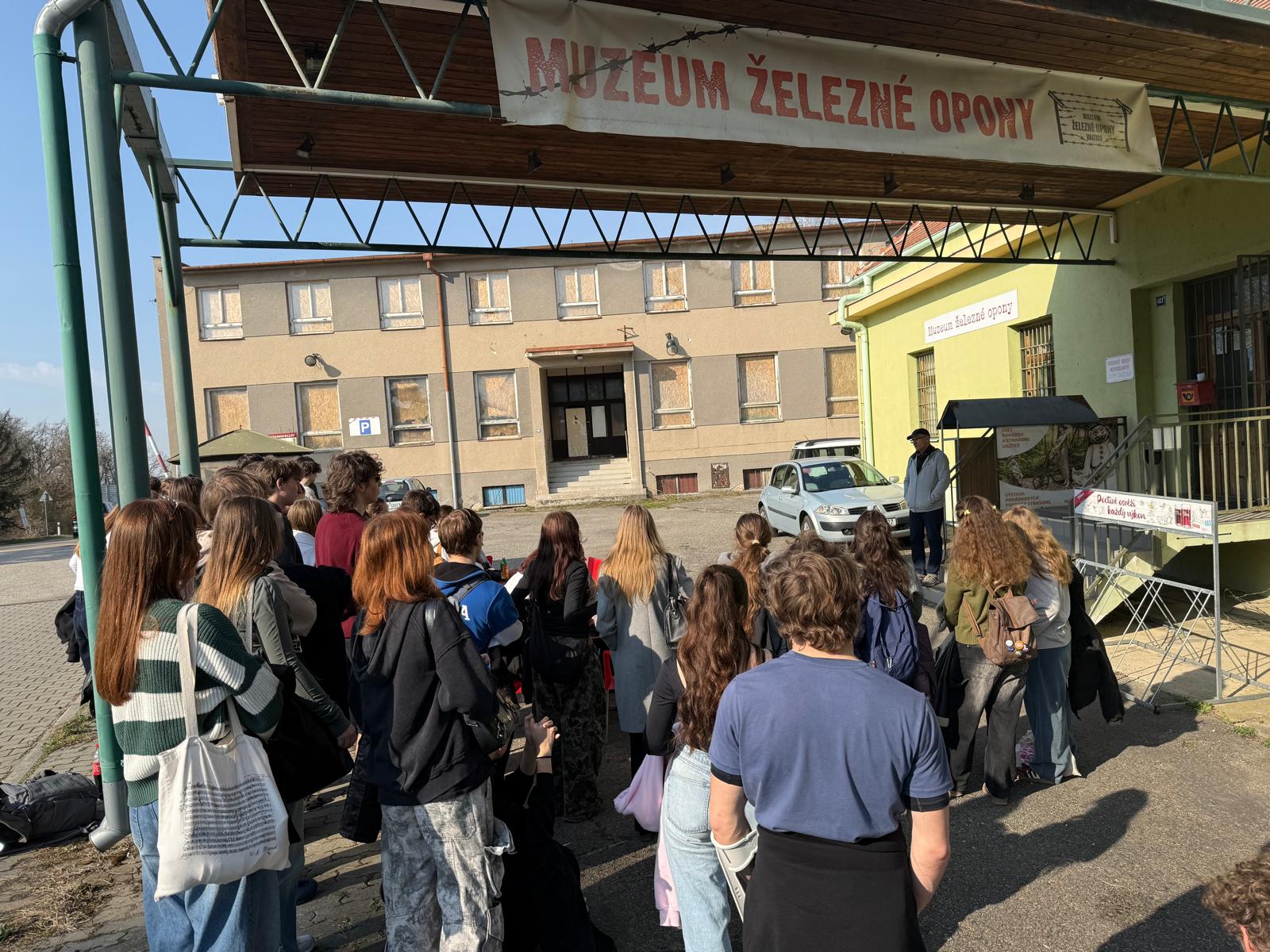 žo