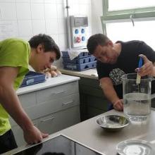 Student v laboratoři